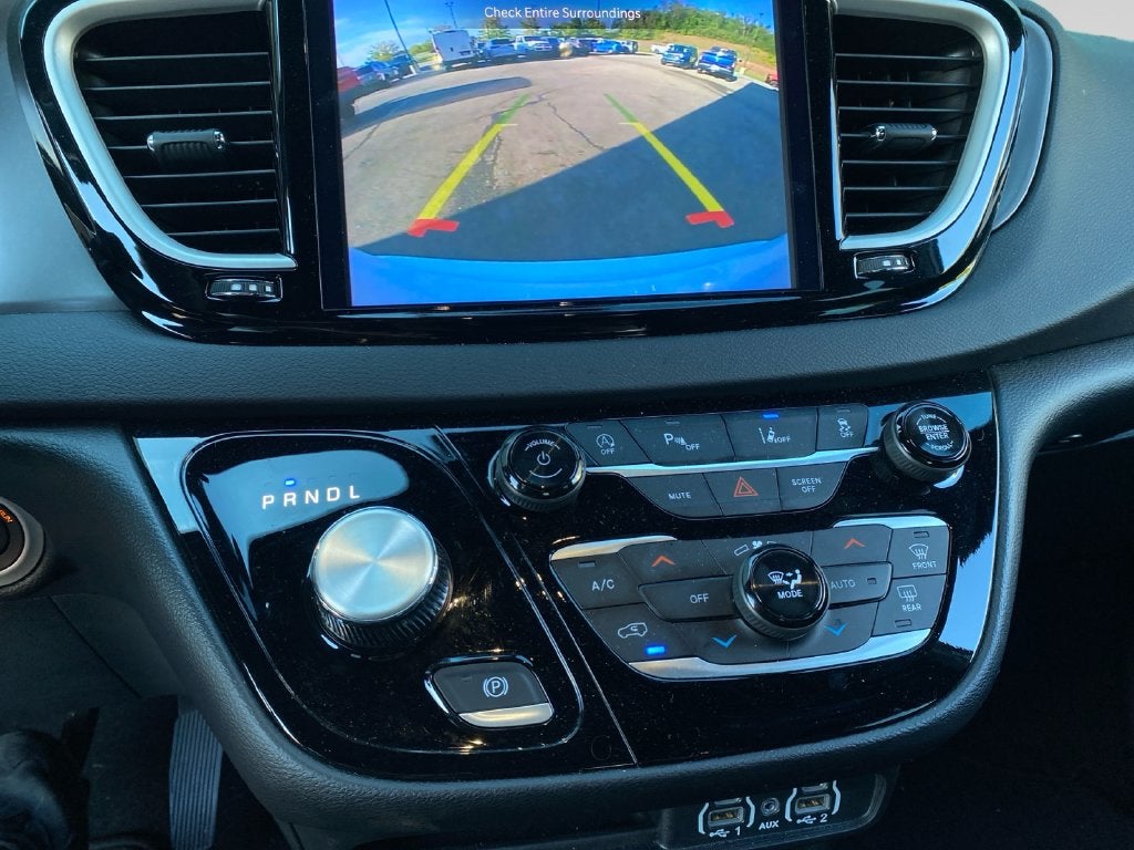 2025 Chrysler Pacifica Select