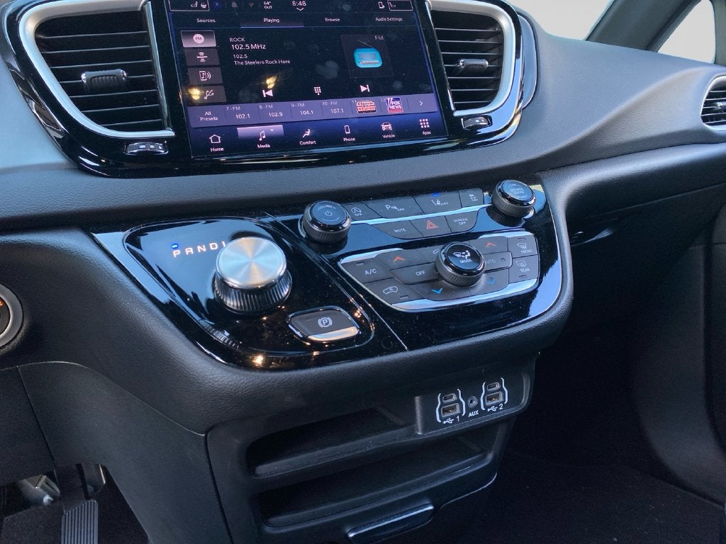 2025 Chrysler Pacifica Select