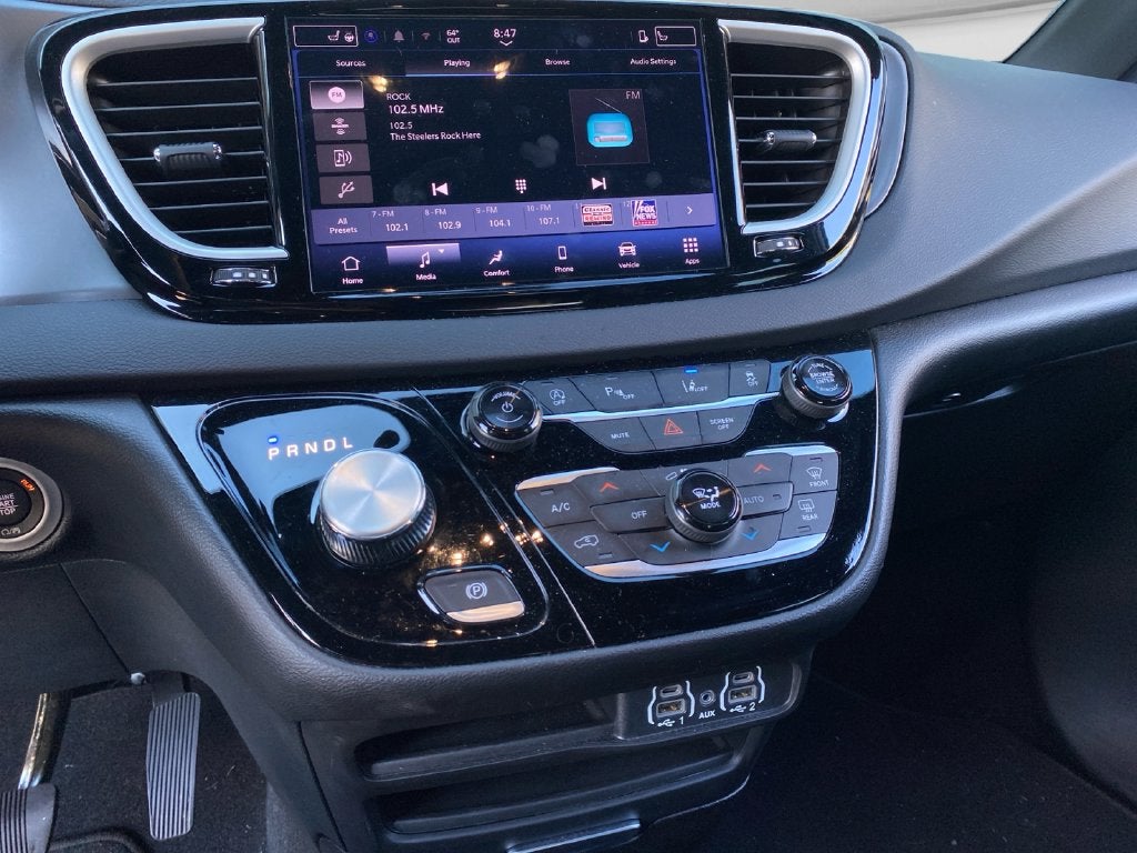 2025 Chrysler Pacifica Select