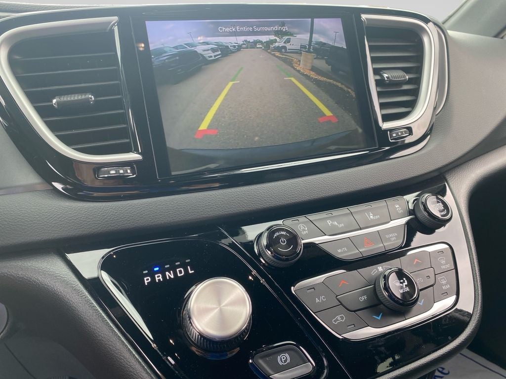 2025 Chrysler Pacifica Select