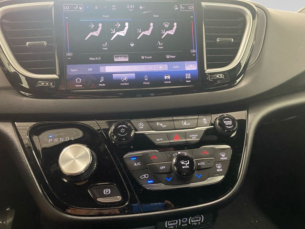 2025 Chrysler Pacifica Select