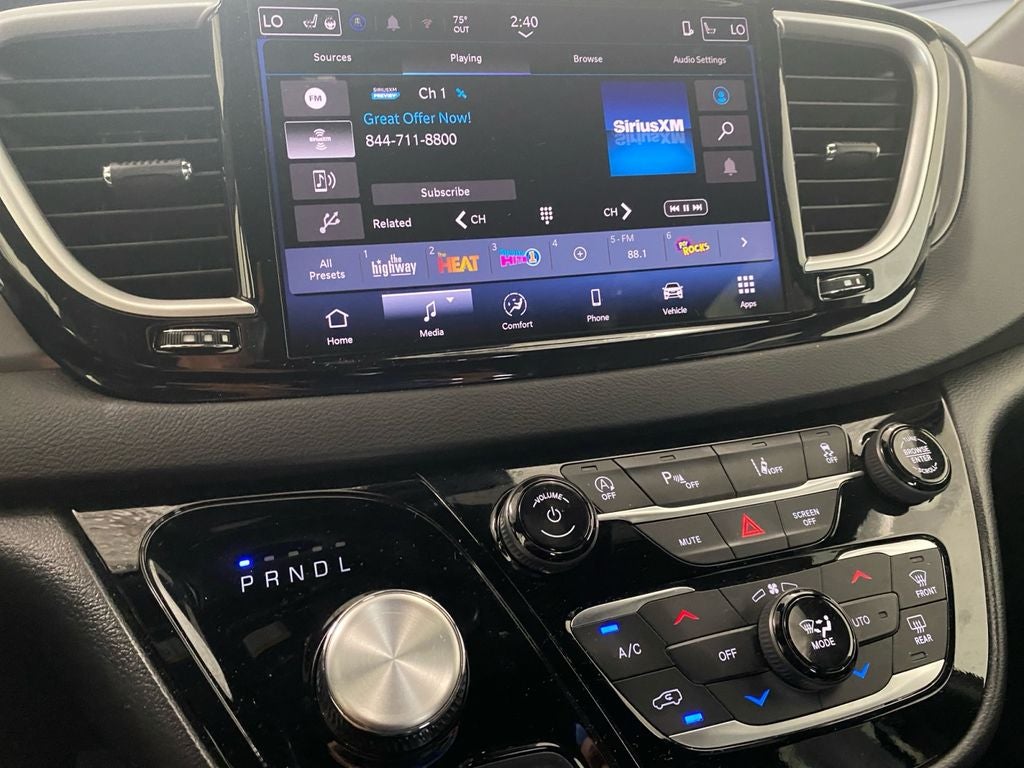 2025 Chrysler Pacifica Select