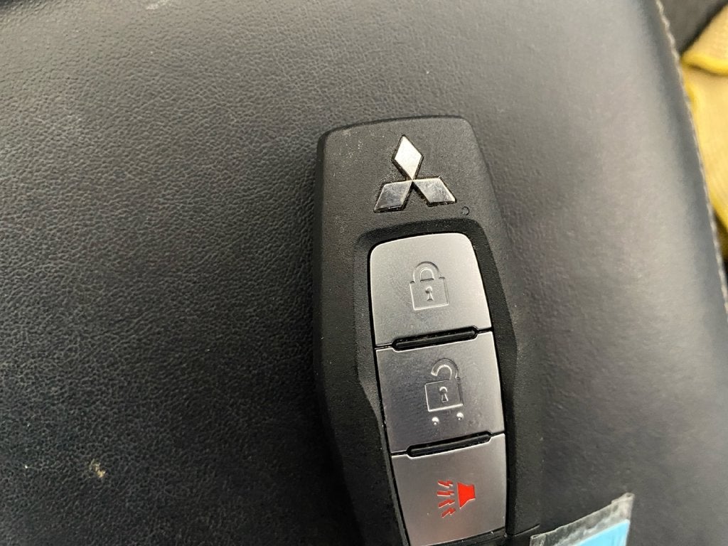 2022 Mitsubishi Outlander ES