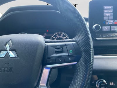2023 Mitsubishi Outlander SE