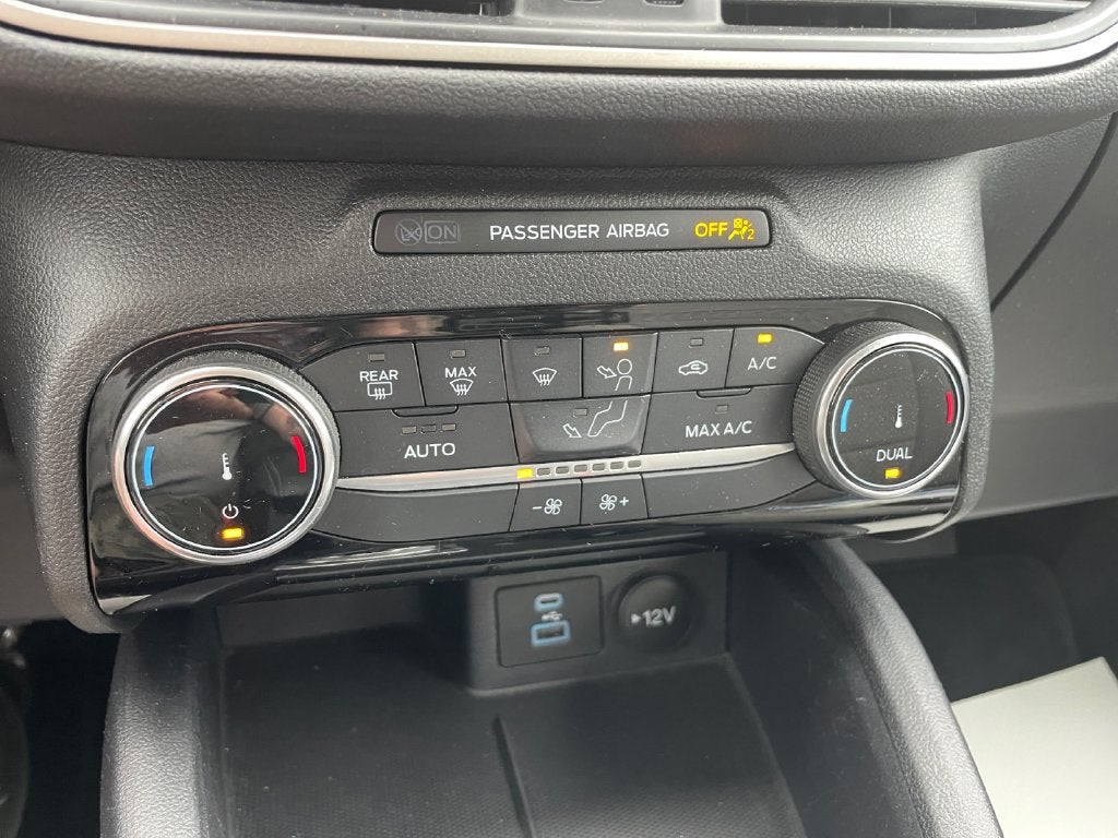 2022 Ford Escape Hybrid SE