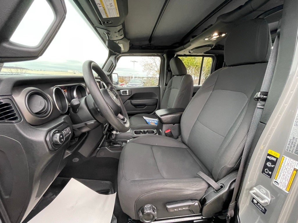 2022 Jeep Gladiator Sport