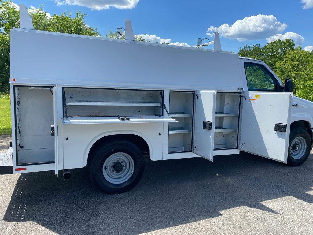 2022 Ford E-350SD Base Cutaway