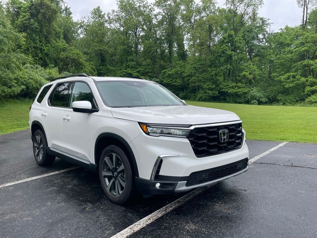 2025 Honda Pilot Touring AWD's photo