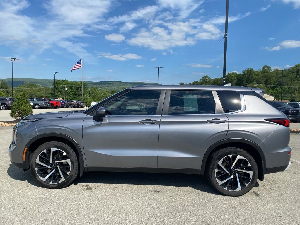 2023 Mitsubishi Outlander SE