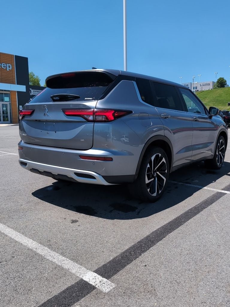 2024 Mitsubishi Outlander Base
