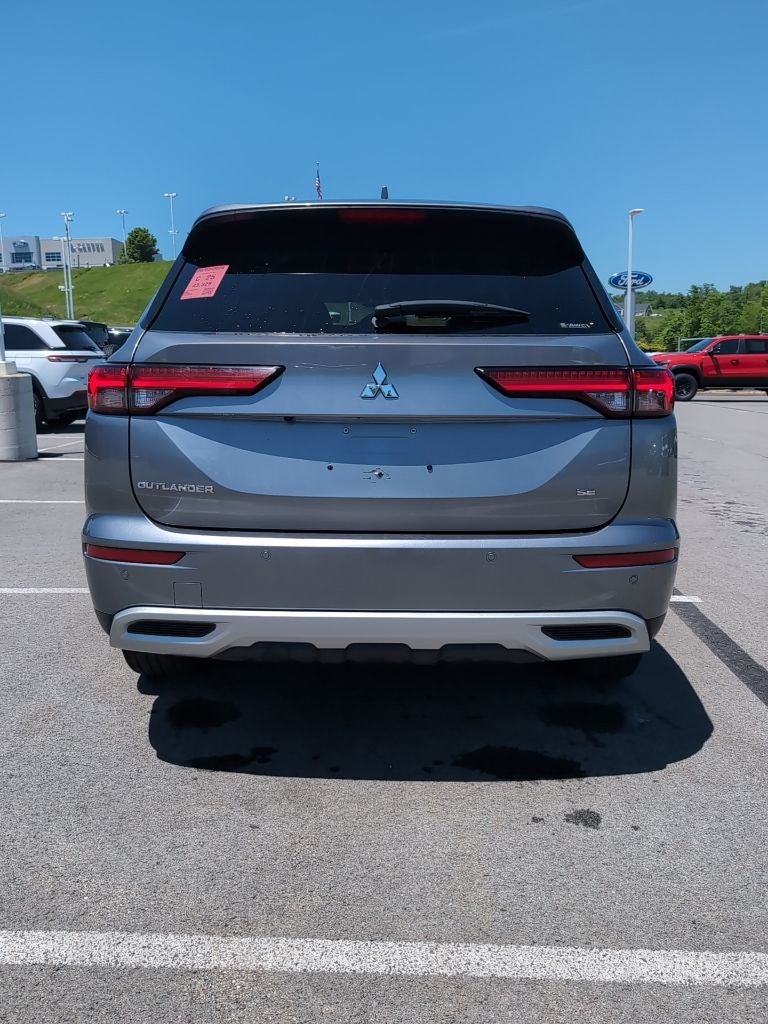 2024 Mitsubishi Outlander Base