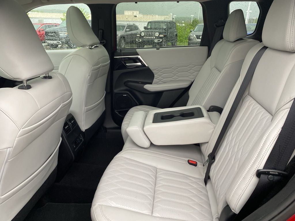 2025 Mitsubishi Outlander SEL
