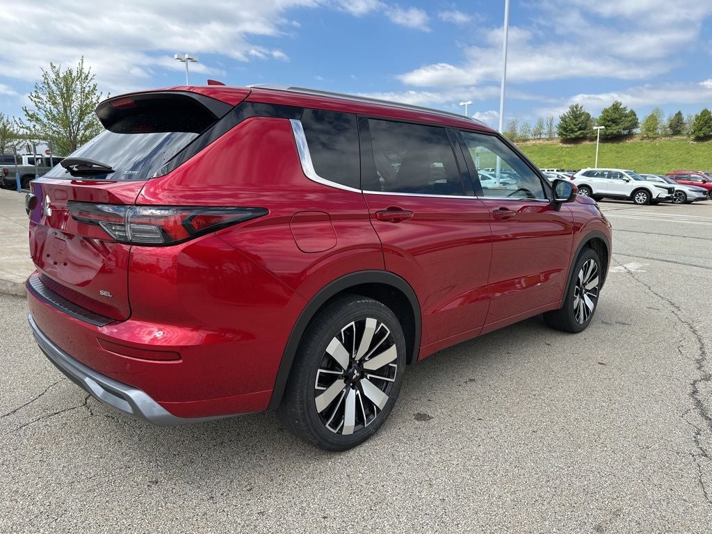 2025 Mitsubishi Outlander Base