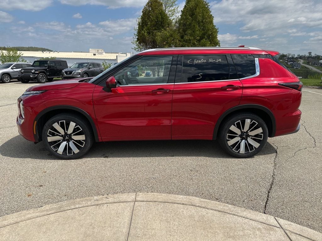 2025 Mitsubishi Outlander Base