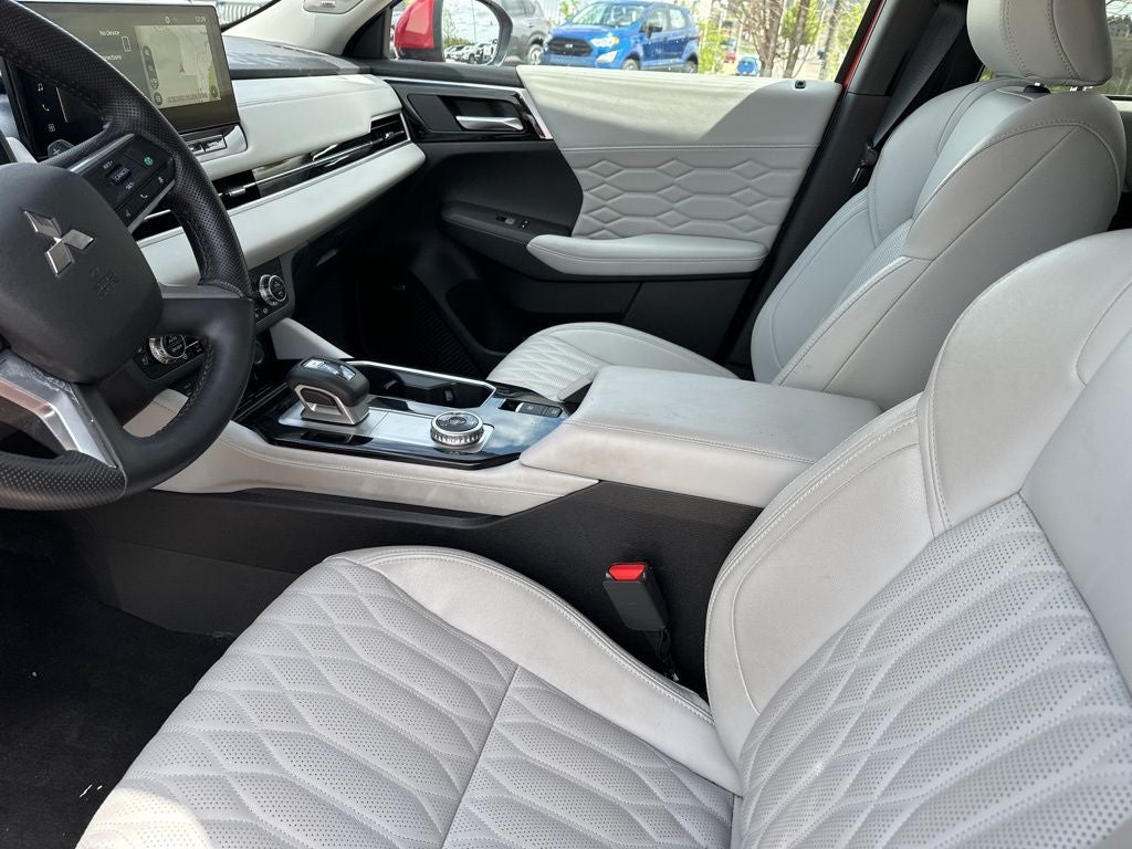 2025 Mitsubishi Outlander Base