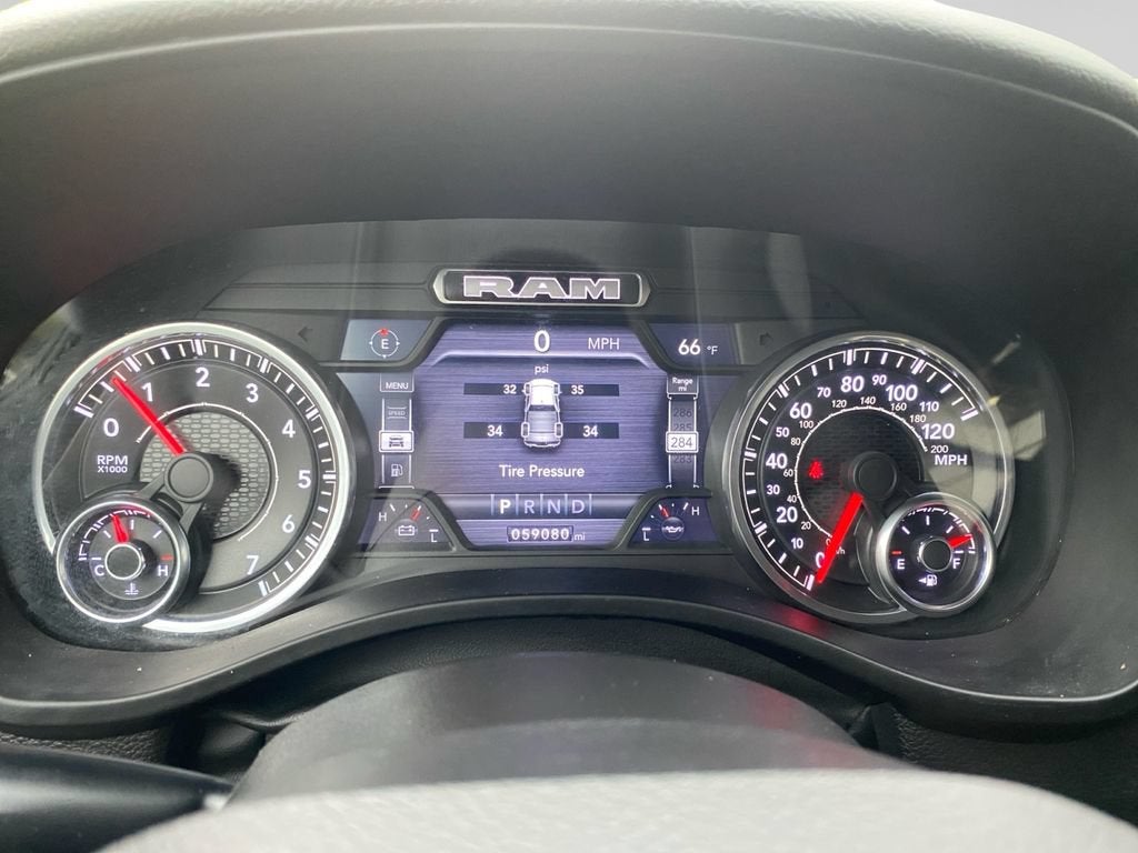 2022 RAM 1500 Big Horn Crew Cab 4x4 5'7" Box