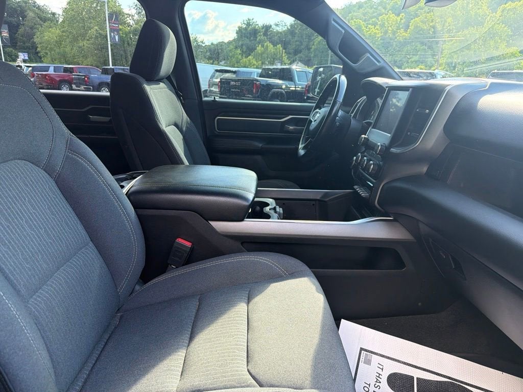 2022 RAM 1500 Big Horn Crew Cab 4x4 5'7" Box