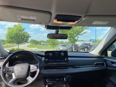 2023 Mitsubishi Outlander Base